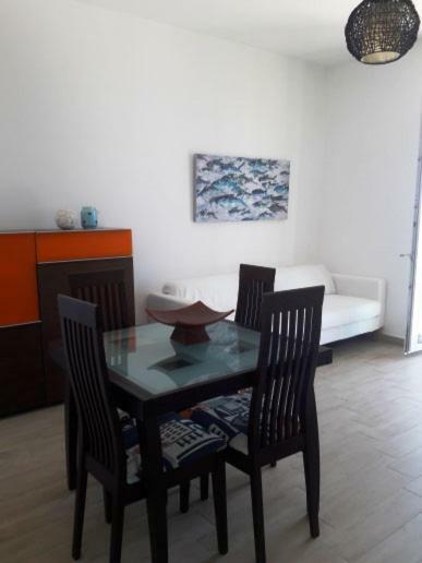 Waterfront Apt ลาดิสโปลี ภายนอก รูปภาพ
